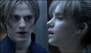 Qu'est-ce qui oppose Damián et Valeria, sachant qu'ils s'aiment ?