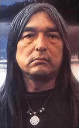 Vous avez pu le voir dans la srie  Defiance , dans le film  Danse avec les loups , entre autres, mais c'est dans le film  Clearcut  que cet acteur d'origine iroquoise atteint son apoge !