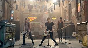 Que dcident de faire les 5SOS  la fin ?