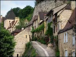 Nous partons visiter la commune Prigourdine de Beynac-et-Cazenac. Classe parmi les Plus Beaux Villages de France, elle se situe en rgion ...