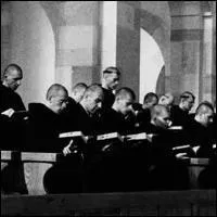 Est ce qu'il existe des monastres pour femmes?