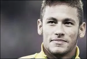 De quelle nationalit� est-il ?