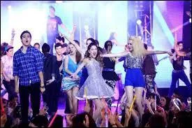 A la fin de la saison 2, avec qui Leon est-il en couple ?