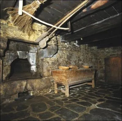 Quel est ce bâtiment qui fait partie du corps de ferme ?