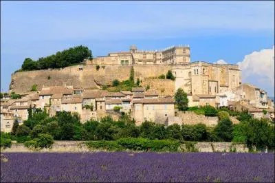 Quel département ne pourrez-vous rejoindre directement à partir de celui de la Drôme?