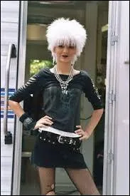 Lola s'est fait passer pour...