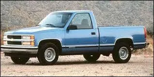 Ce 4X4 porte le nom de Silverado. C'est un modèle de la marque ...