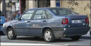 Cette voiture est une ...