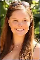 Qui est cette jolie jeune fille ?