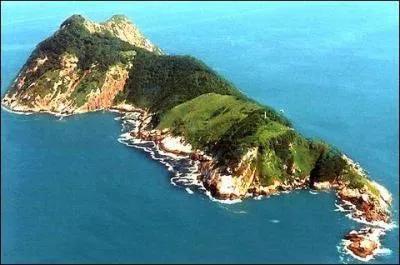 L&agrave; aussi on regrette de ne pas pouvoir s'aventurer sur l'&icirc;le de Queimada Grande au Br&eacute;sil. Compl&eacute;tez le surnom de cette &icirc;le, celui-ci va vous aider &agrave; comprendre pourquoi il ne vaut mieux pas mettre les pieds dans ce d&eacute;cors paradisiaque : "L'&icirc;le ___".