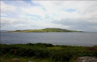 Dans quel pays se situe l'&icirc;le Gruinard sur laquelle les anglais ont r&eacute;alis&eacute; des essais de bombes bact&eacute;riologiques en 1946 ?