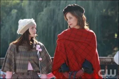 Qui embauche Blair pour le défilé de sa mère ?