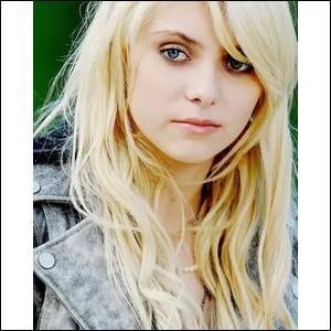 Qui aide Jenny à essayer de faire rompre Serena et Nate ?