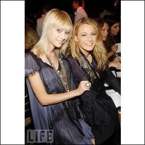 Que fait Jenny pour aider Serena ?