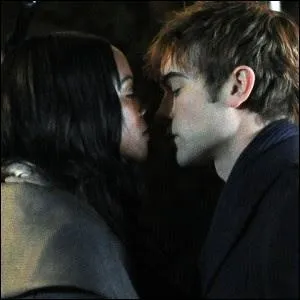 Qu'est-ce que Rania essaye de faire avec l'aide de Nate ?