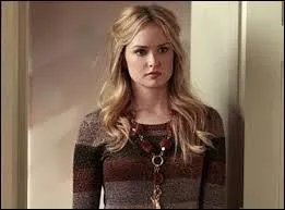 Qu'apprend-on sur la fausse Charlie Rhodes ?