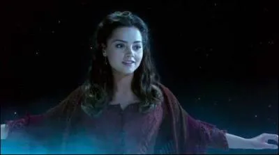 Qui est cette ravissante jeune femme ?