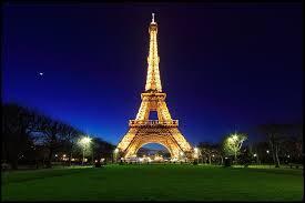Dans quelle ville peut-on admirer ce monument ? (Tour Eiffel)