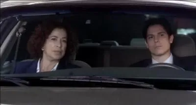 Sur qui enquêtent Gabriel Holbrook et Linda Tanner ?