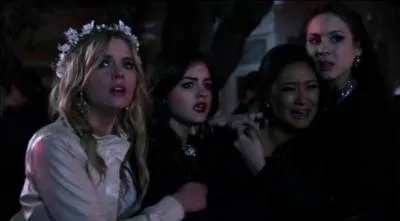 Dans la série, nos Pretty Little Liars ont dit au revoir à Alison, mais à la fin de la saison 2 à qui doivent-elles dire au revoir ?