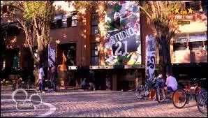 Quel est le nouveau nom du studio où étudie Violetta ?