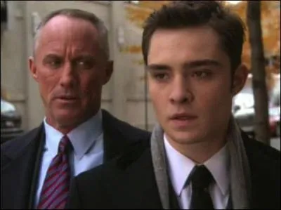 Chuck et Bart se battent sur un toit. Comment la bagarre finit-elle ?