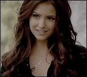 Au début de la saison 4, Elena était asservie par Damon mais à cause d'un problème le service d'asservissement ne marche plus pourquoi ?