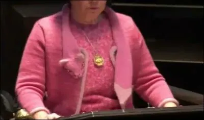 Où l'on voit qu'une amatrice de rose et de minets sait aussi s'enticher d'un serpent...