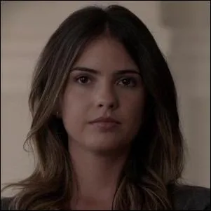 Qui a-t-elle pourchassé au lycée et pourquoi ?