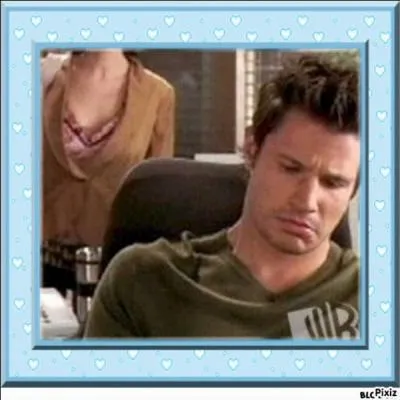 Qui se trouve derrière Leslie ?