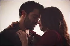 Au cours de la saison 3 Derek est tombé amoureux d'une femme, mais laquelle ?
