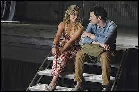 Que révèle Alison aux filles à propos d'Ezra ?