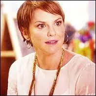 Comment s'appelle l'enfant d'Ezra ?