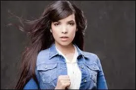 Indila a eu du succès avec sa chanson qui s'appelle :