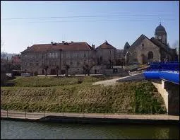 Nous sommes à Rolampont, village champardennais de l'arrondissement de Langres. Nous nous situons dans le département N° ...