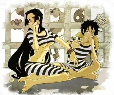 Passons maintenant au secret de Luffy. Son couple s'est créé à Impel Down, alors qu'il était dans la même cellule et attaché à la demoiselle :