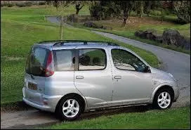 Cette voiture est une ...