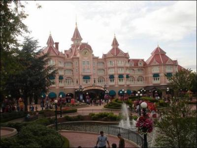 Combien d'hôtels Disneyland Paris possède t-il ?