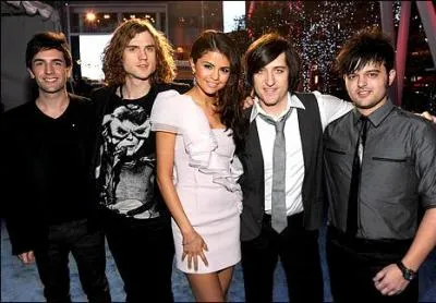 Quel est ce groupe fondé par Selena Gomez ?