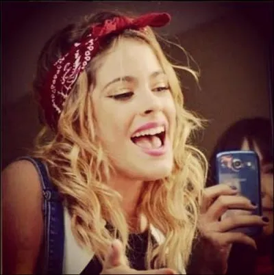 Comment appelle-t-on les fans de Martina Stoessel ?