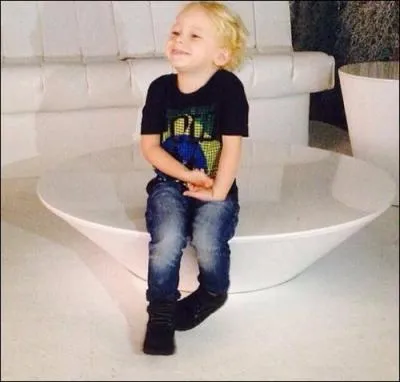 Regardez cet enfant, qui est-ce ?