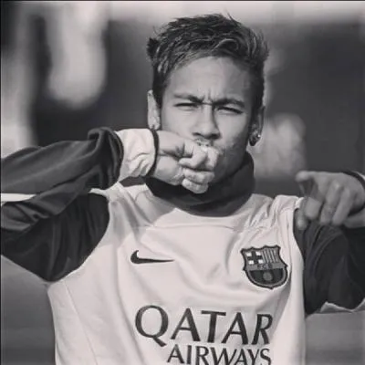 Dans quel club joue-t-il depuis 2013 ?