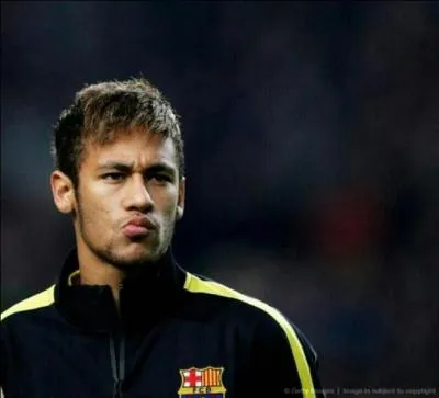 Quand Neymar a-t-il commencé sa carrière professionnelle ?