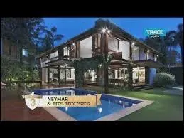 Combien est-il payé en 2014 ?