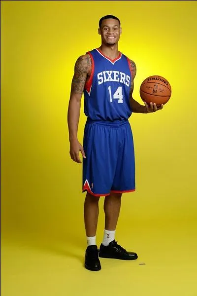 Il est choisi en trente-deuxième position par les 76ers. Qui est-ce ?