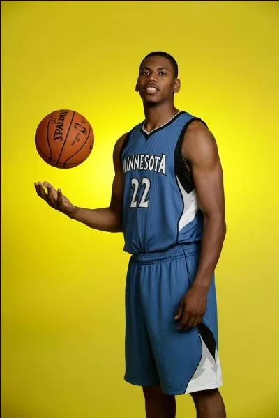 Il est choisi en quarantième position par les Timberwolves. Qui est-ce ?