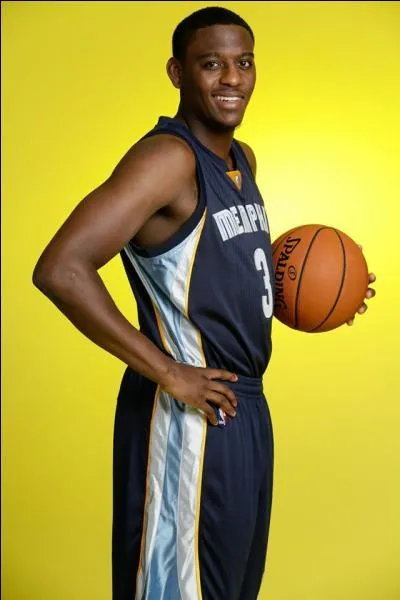 Il est choisi en vingt-deuxième position par Memphis. Qui est-ce ?