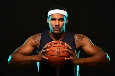 Il est choisi en trente-cinquième position par les Jazz, mais est transféré aux Grizzlies. Qui est-ce ?