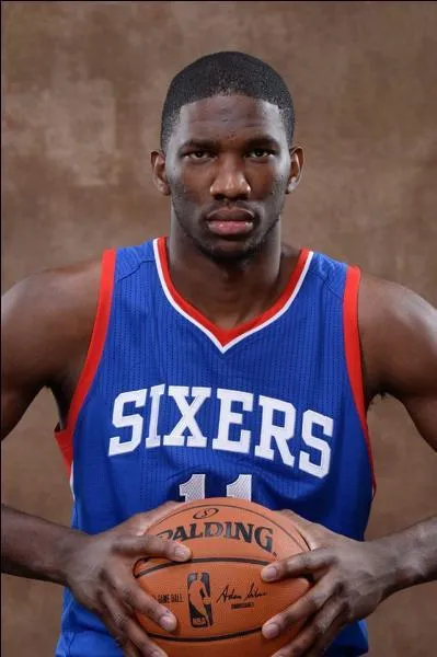 Il est choisi en troisième position par les 76ers. Qui est-ce ?