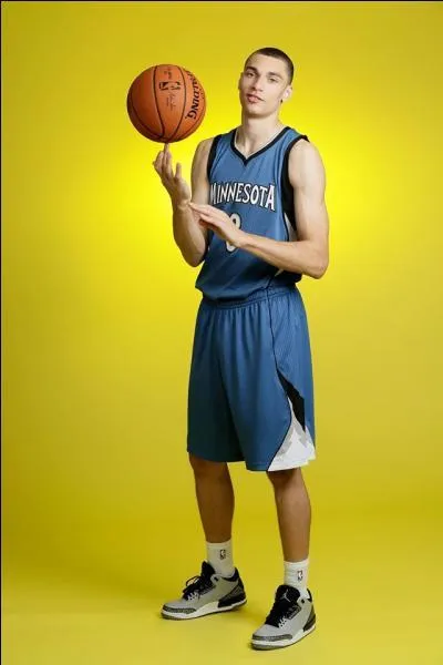 Il est choisi en treizième position par les Timberwolves. Qui est-ce ?